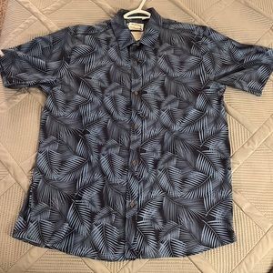 Short sleeve button down